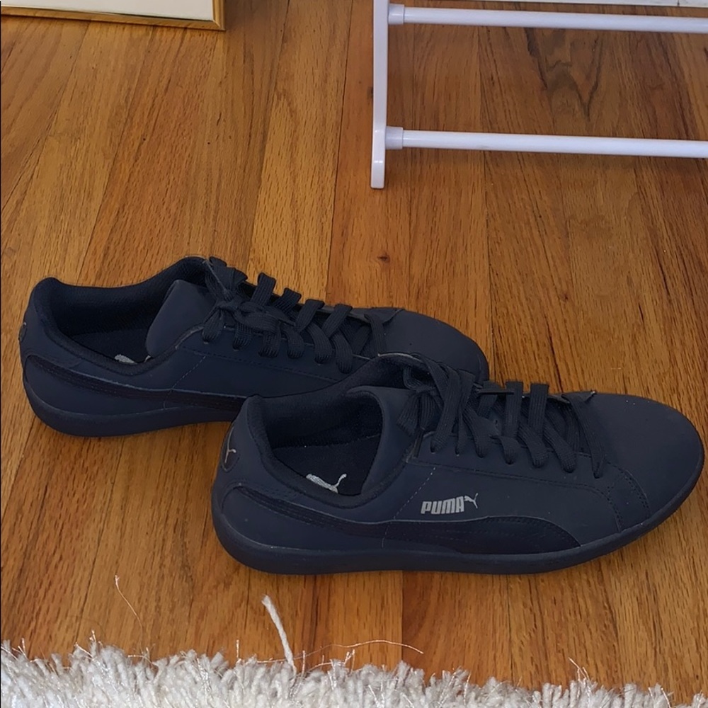 Navy blue Puma Sneakers
